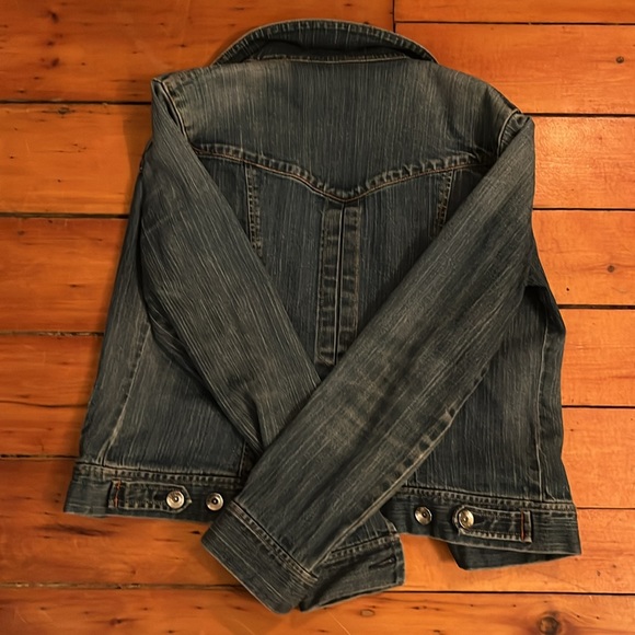 Gap size medium jean jacket. Denim, classic, coastal, preppy, classic. - Picture 6 of 8